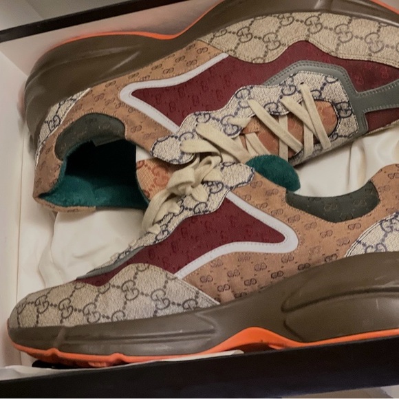 Gucci Men's Beige and Burgundy Sneakers